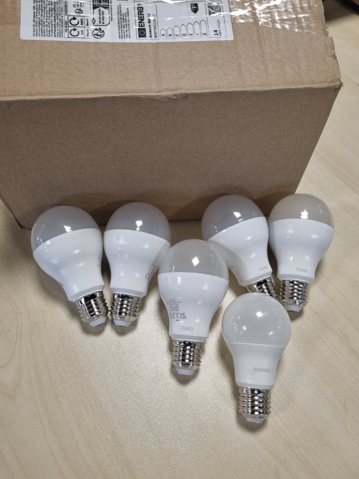 214944 - AMAZON BASICS Llambë LED E27 A60, 14W, e bardhë e ngrohtë, me errësim - Pako me 6 copë
