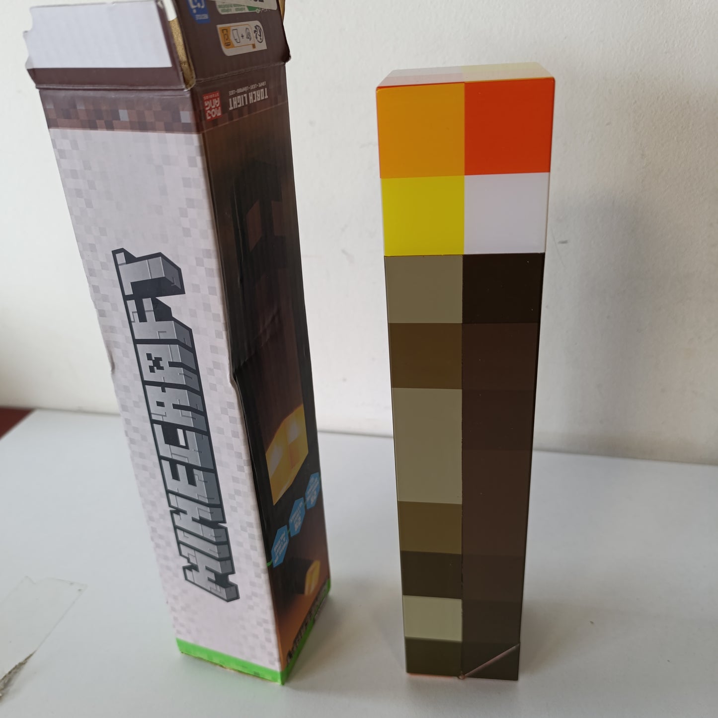 196351 - MINECRAFT Dritë Dorë Zyrtarisht e Licencuar, me 2 Mënyra Ndriçimi, Funksionon me Bateri, Ideal për Lojtarët