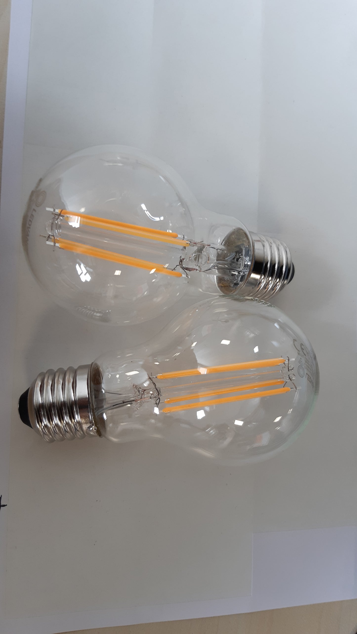 186430 - LEDVANCE - Llampa Inteligjente LED me WiFi, bazë E27, errësim, e bardhë e ngrohtë (2700K), zëvendëson llambat 60W, e kontrollueshme nga Alexa, Google Assistant dhe Samsung SmartThings, SMART+, pako me 2 copë