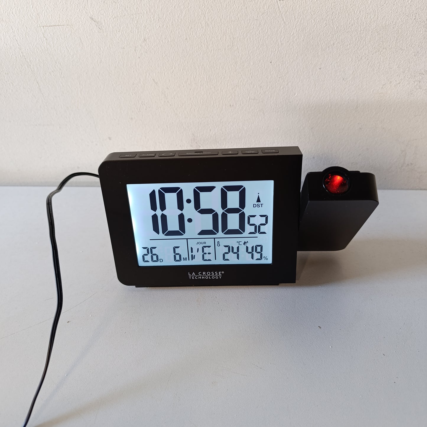 221730 - LA CROSSE TECHNOLOGY - WT522 Orë Alarmi me Radio të Kontrolluar dhe Projektim - E Zezë