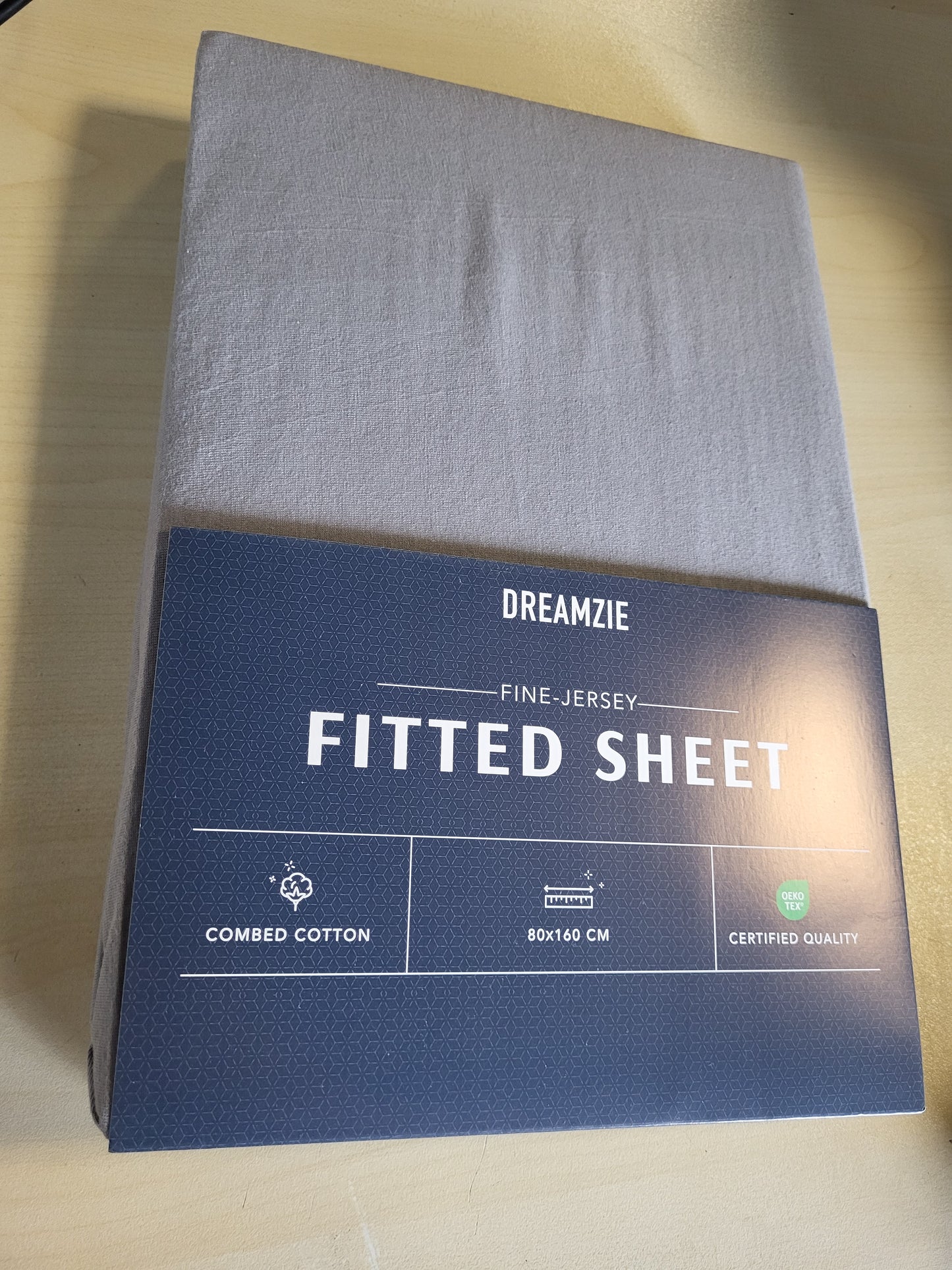 210204 - DREAMZIE Çarçaf i Fiksuar Premium, 80x160cm, Përshtatet për Dyshekë të Trashë deri në 12cm, Material 100% Pambuk Jersey, 150 g/m², i Certifikuar Oeko-TEX - Ngjyra Antracit