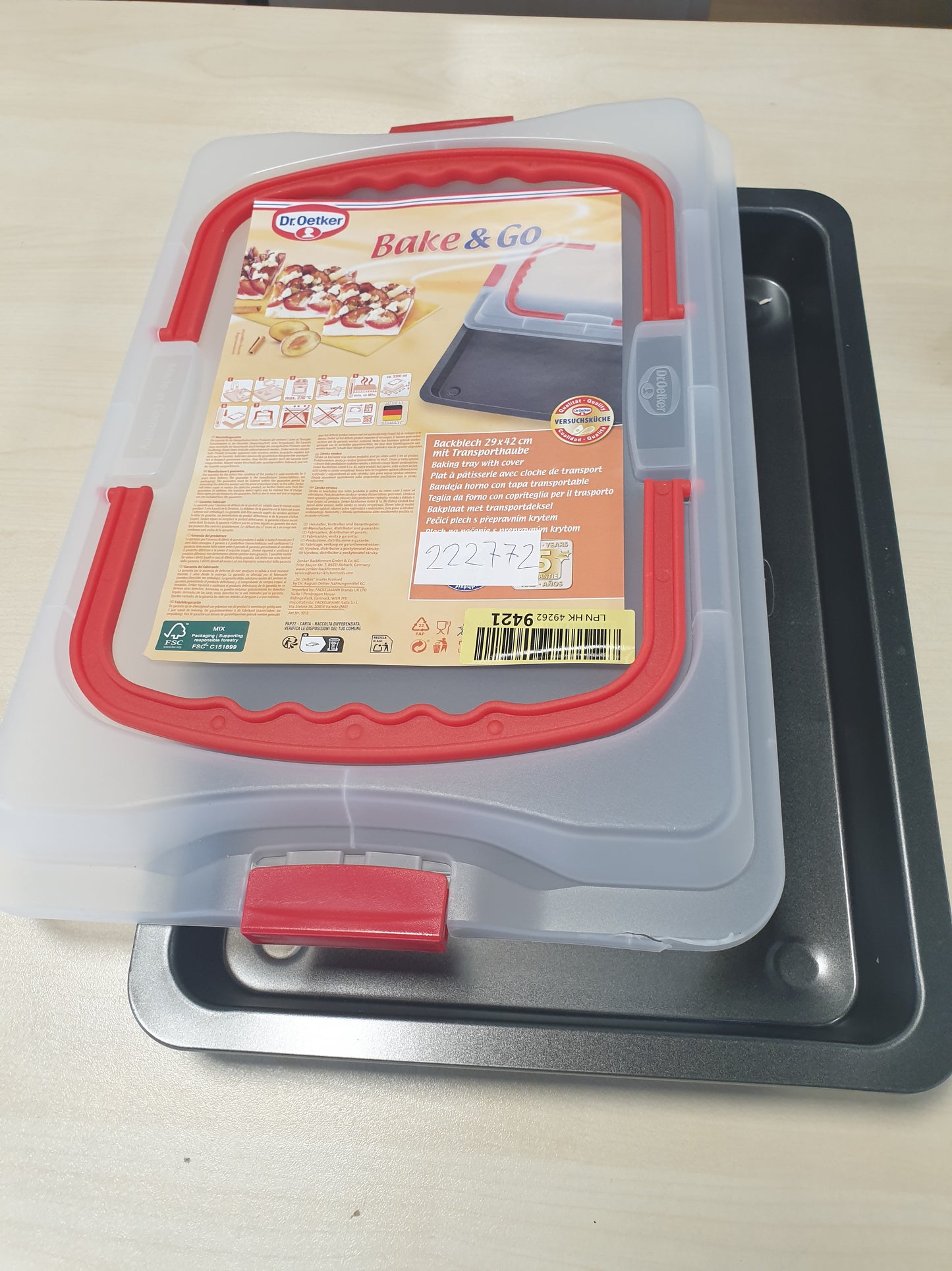 222772 - DR. OETKER - Tepsi Pjekjeje Bake & Go me Mbulesë Transporti – 3 në 1: Tepsi Furre për Pjekje, Ruajtje dhe Transportim – Jo-ngjitëse, 42x29x4 cm