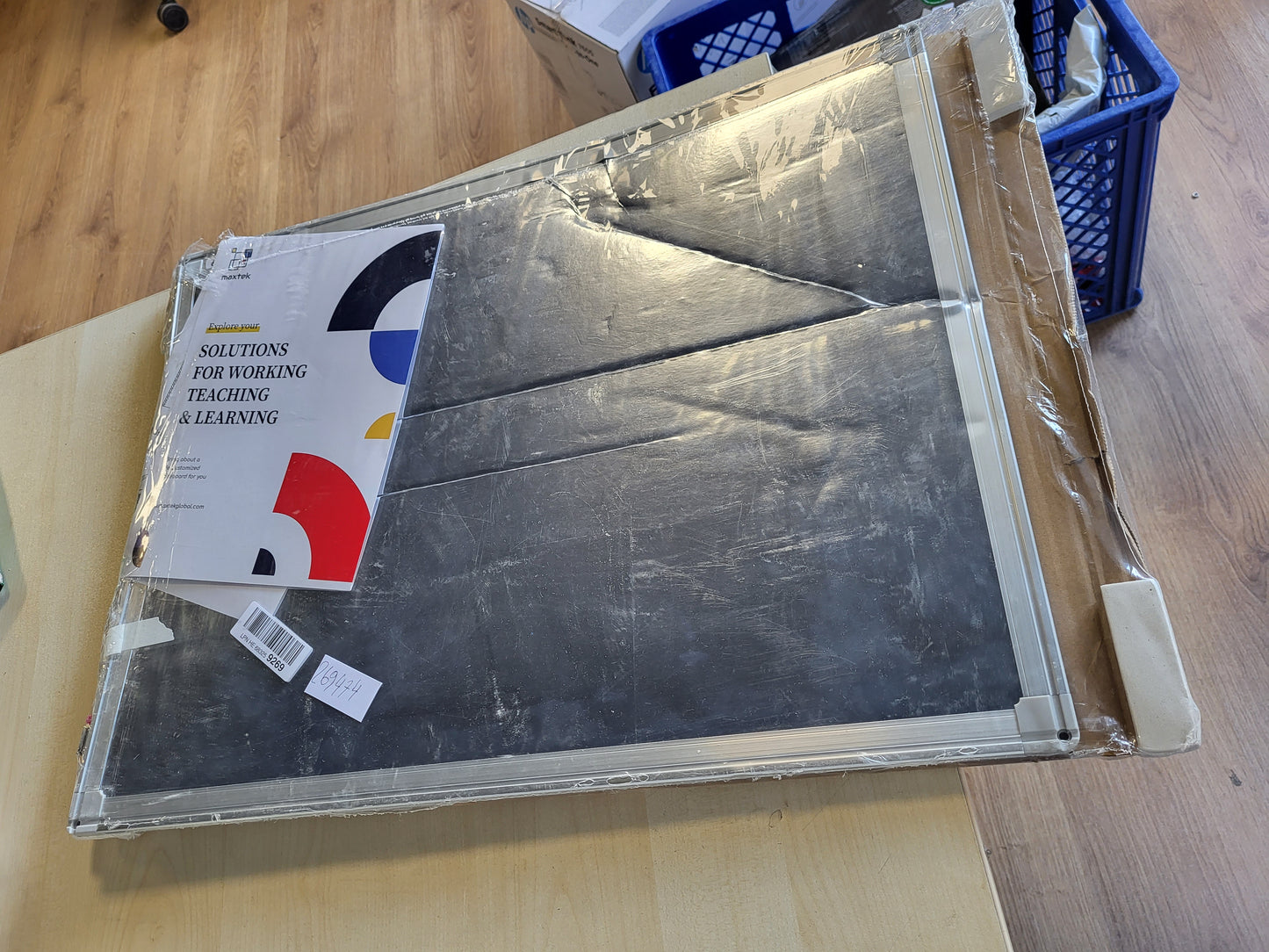 269474 - Maxtek Tabela e njoftimeve prej tape, e montuar në mur, 60 x 45 cm, me kornizë alumini, përfshin kunja shtytëse dhe komplet montimi