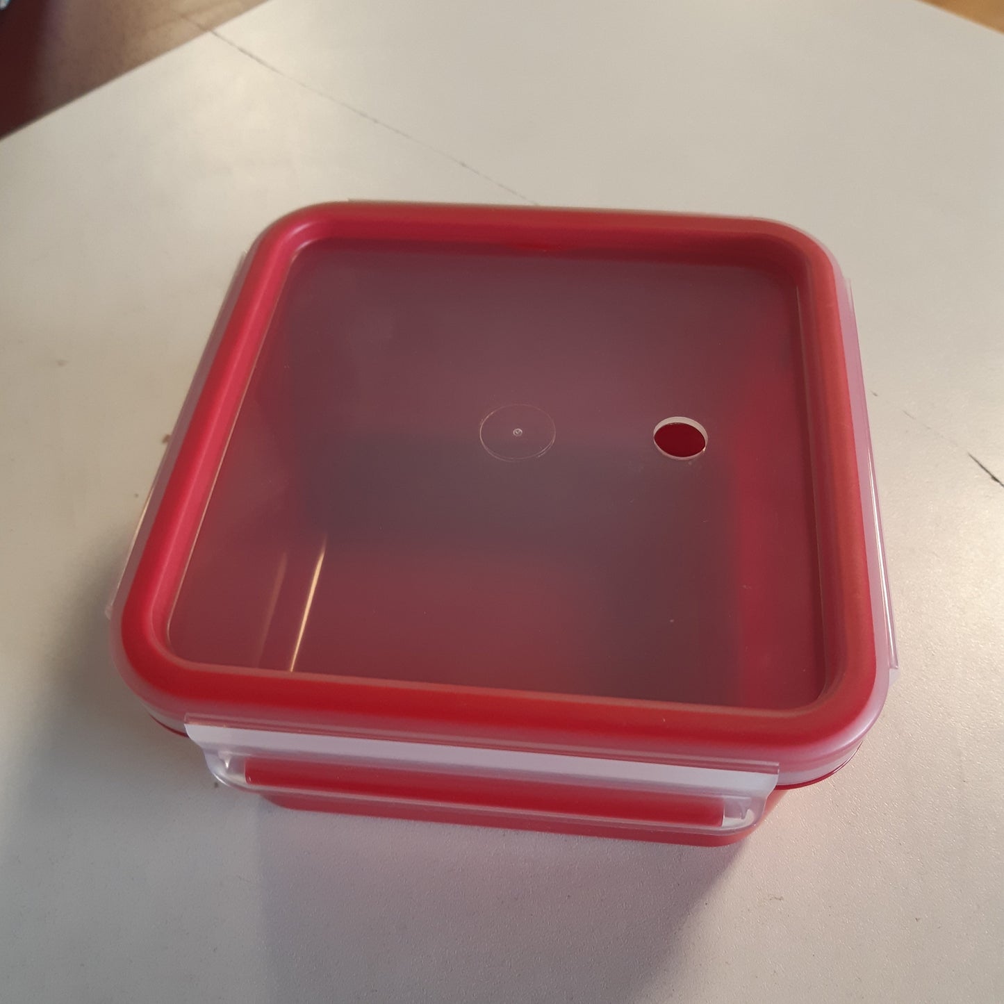 206677 - EMSA Kapëse enësh për mikrovalë MICRO N10604, 1.3 L, ngjyra e kuqe/transparente, formë katror, me shenja matjeje të integruara, prodhuar në Gjermani