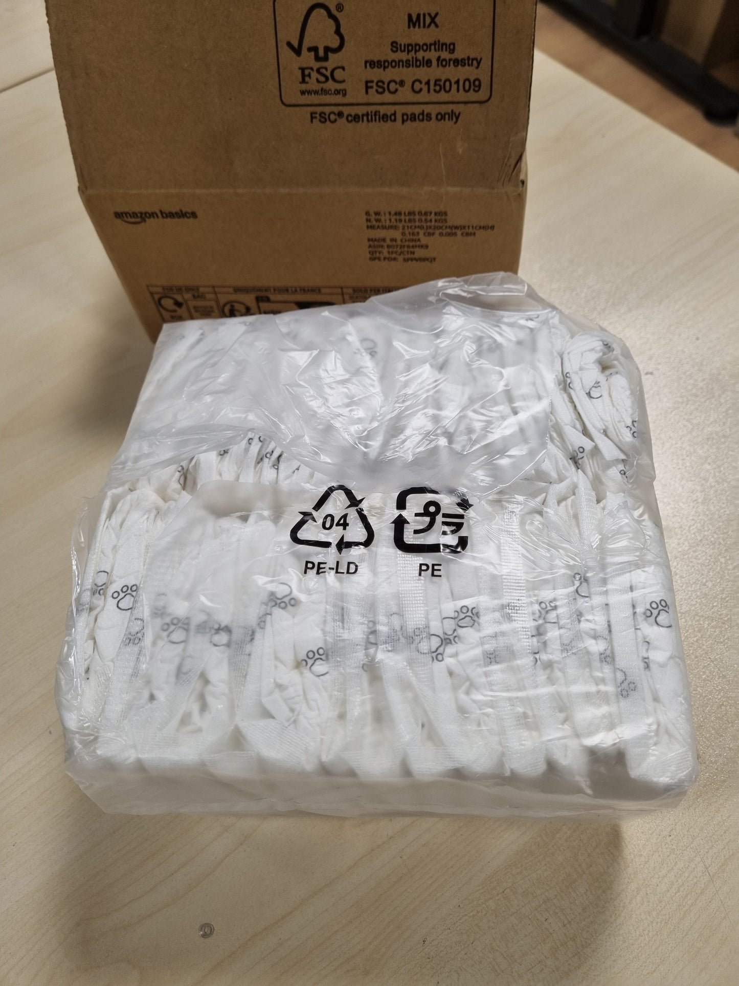 233513 - Amazon Basics Pelena për qen meshkuj, Pelena të disponueshme, Madhësia XS, të bardha, 30 copë
