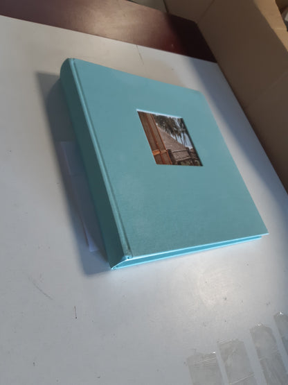 256274 - GOLDBUCH Album fotografish 27507 me prerje në dritare, Bella Vista Trend, 30 x 31 cm, 60 faqe të bardha me ndarëse qelqi, libër fotografish prej liri, ngjyrë akua