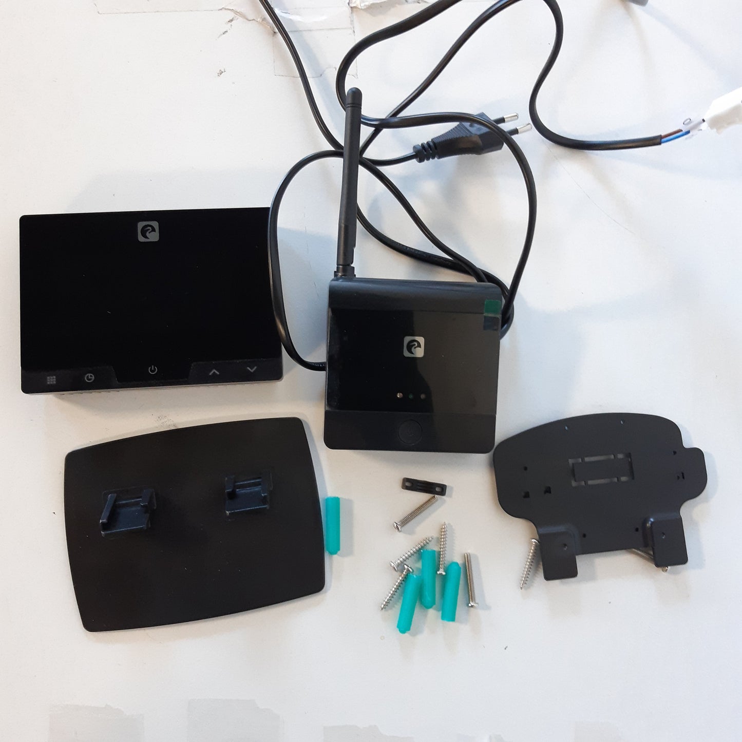 221130 - GARZA SMART - Termostat Inteligjent Wi-Fi Pa Tel për Kaldajë dhe Ngrohje, i Programueshëm, Ekran me Prekje, Wi-Fi 2.4 GHz, Kontroll i Largët, Ngjyrë e Zi