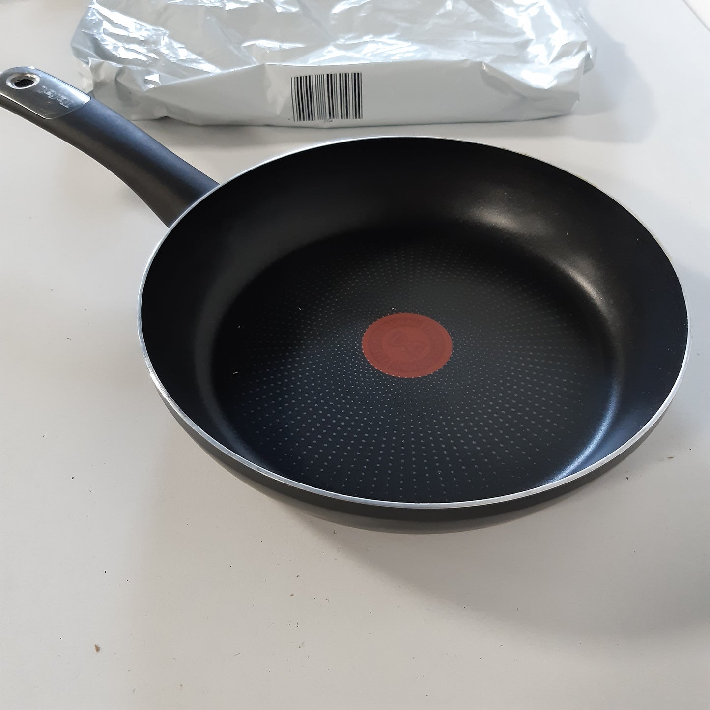 261419 - TEFAL Tigan 24 cm, Shtresë jo ngjitëse me grimca titaniumi, Termo-sinjal, i sigurt për lavastovilje, jo i përshtatshëm për soba me induksion, C38804