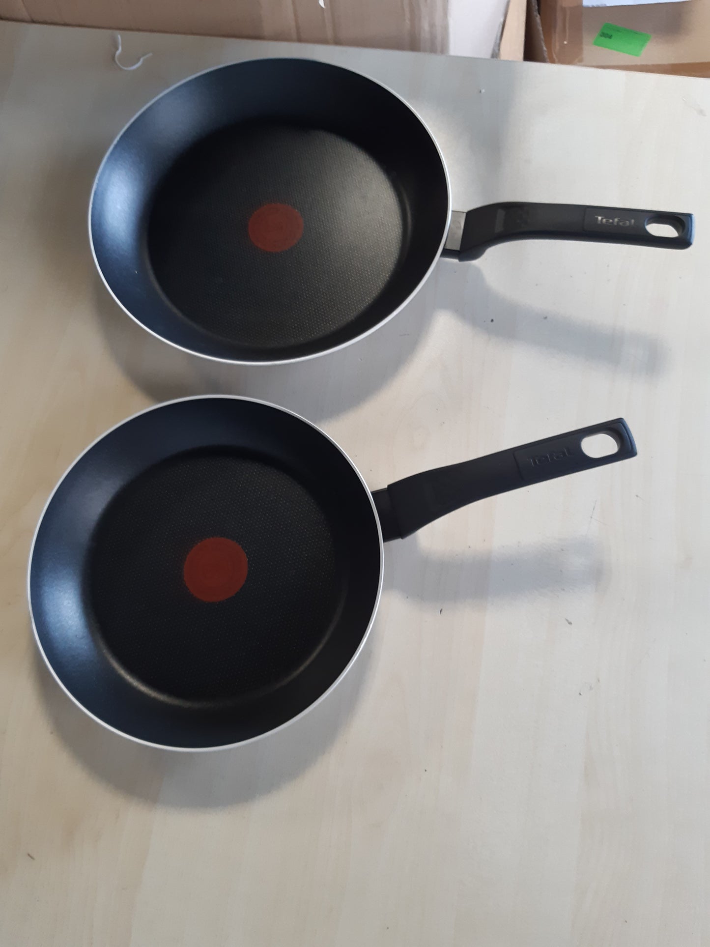 221595 - TEFAL Set tiganësh Easy Cook & Clean 24/28 cm, shtresë jo ngjitëse, NUK është i përshtatshëm për soba me induksion