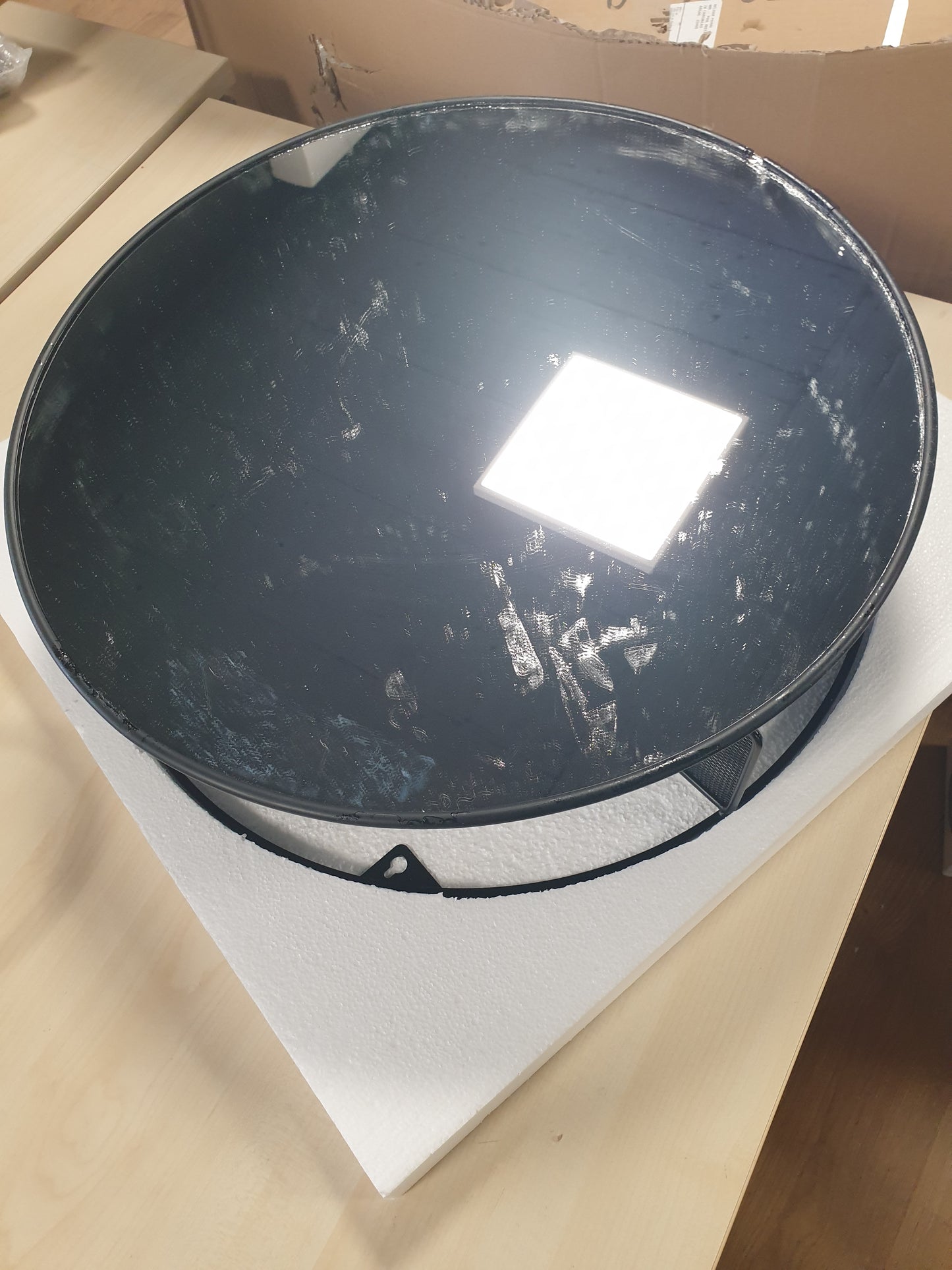 170057 - UMBRA CIRKO - Pasqyrë dhe Rafte Magazinimi në Metal të Zi Mat - Për Banjo ose Hyrje - 51x14cm