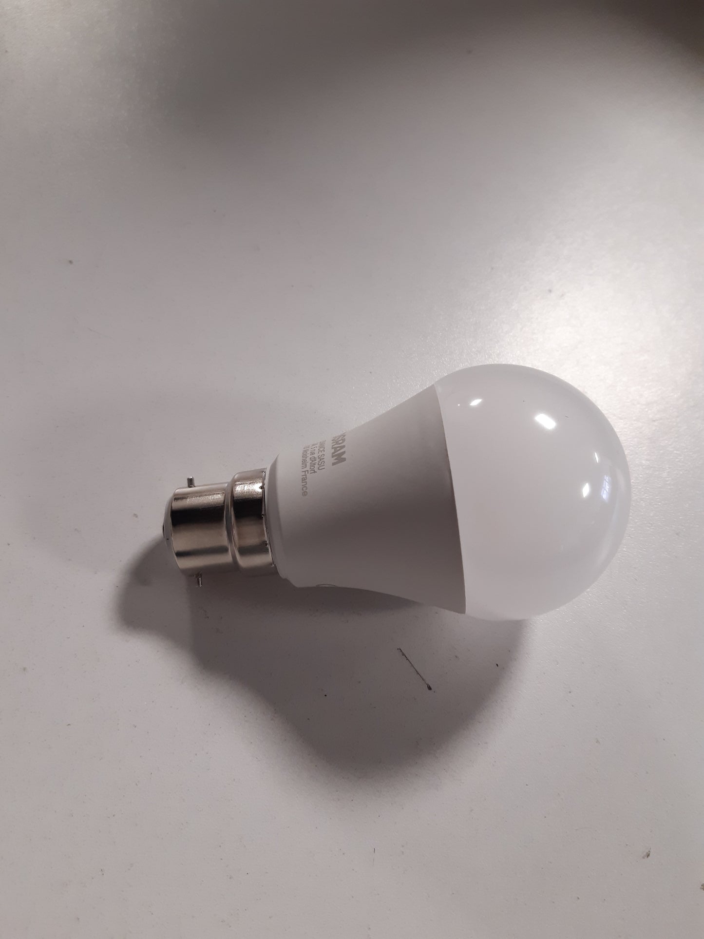 252590 - OSRAM - Llampa LED SMART A60, formë llambë B22D, 9W, ZigBee 3.0, RGBW 16 milion ngjyra, kontroll nga aplikacioni, Alexa