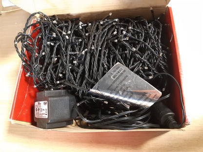 221188 - KONSTSMIDE - Drita me tela Micro LED, 500 dioda ngjyrë qelibar, transformator i jashtëm 24V, kabllo e zezë - 3645-800, ngjyrë qelibar