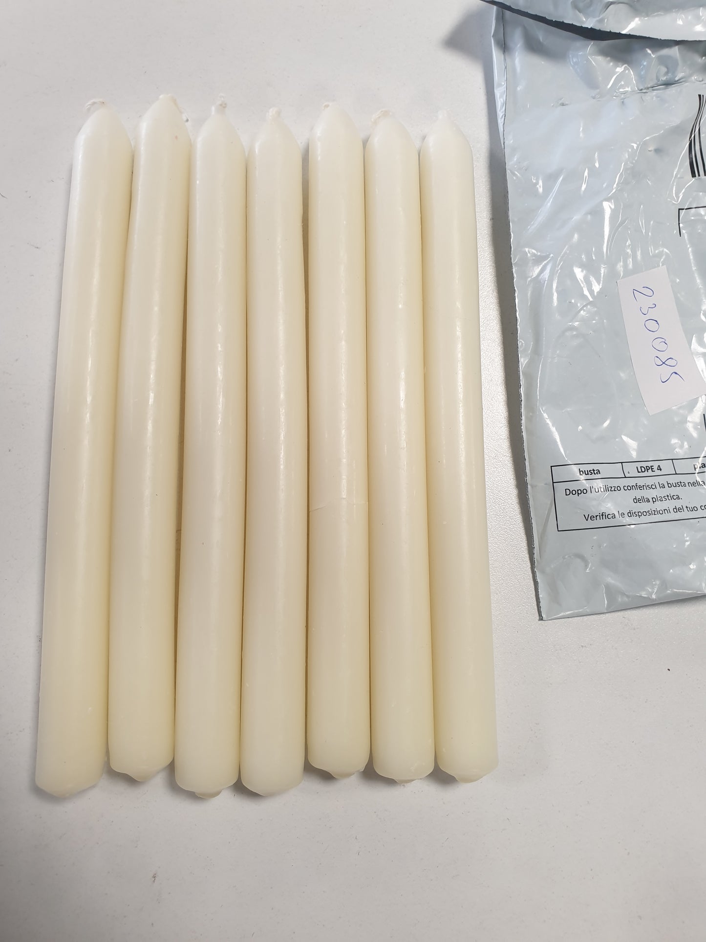 230085 - BOLSIUS Qirinj Smooth Taper - Ngjyrë Fildhi - 7 copë - 24 cm - Koha e djegies 8 orë - Pa aromë - Dyll natyral bimor - Pa vaj palme