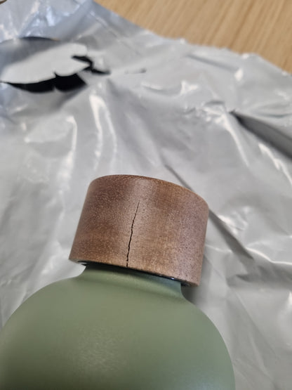167747 - T&N - Shishe uji prej çeliku inox, Termos 1 litër me kapak druri akacie, E izoluar kundër rrjedhjeve, Kapacitet 1000 ml - Jeshile ulliri