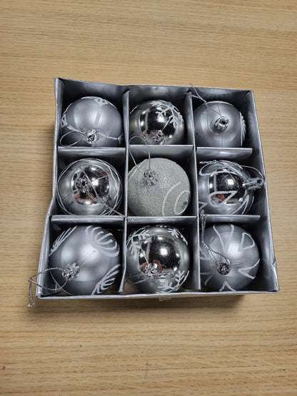 224278 - Set luksoz me 9 skulptura premium, dekorime për pemën e Krishtlindjeve, 6 cm, argjend