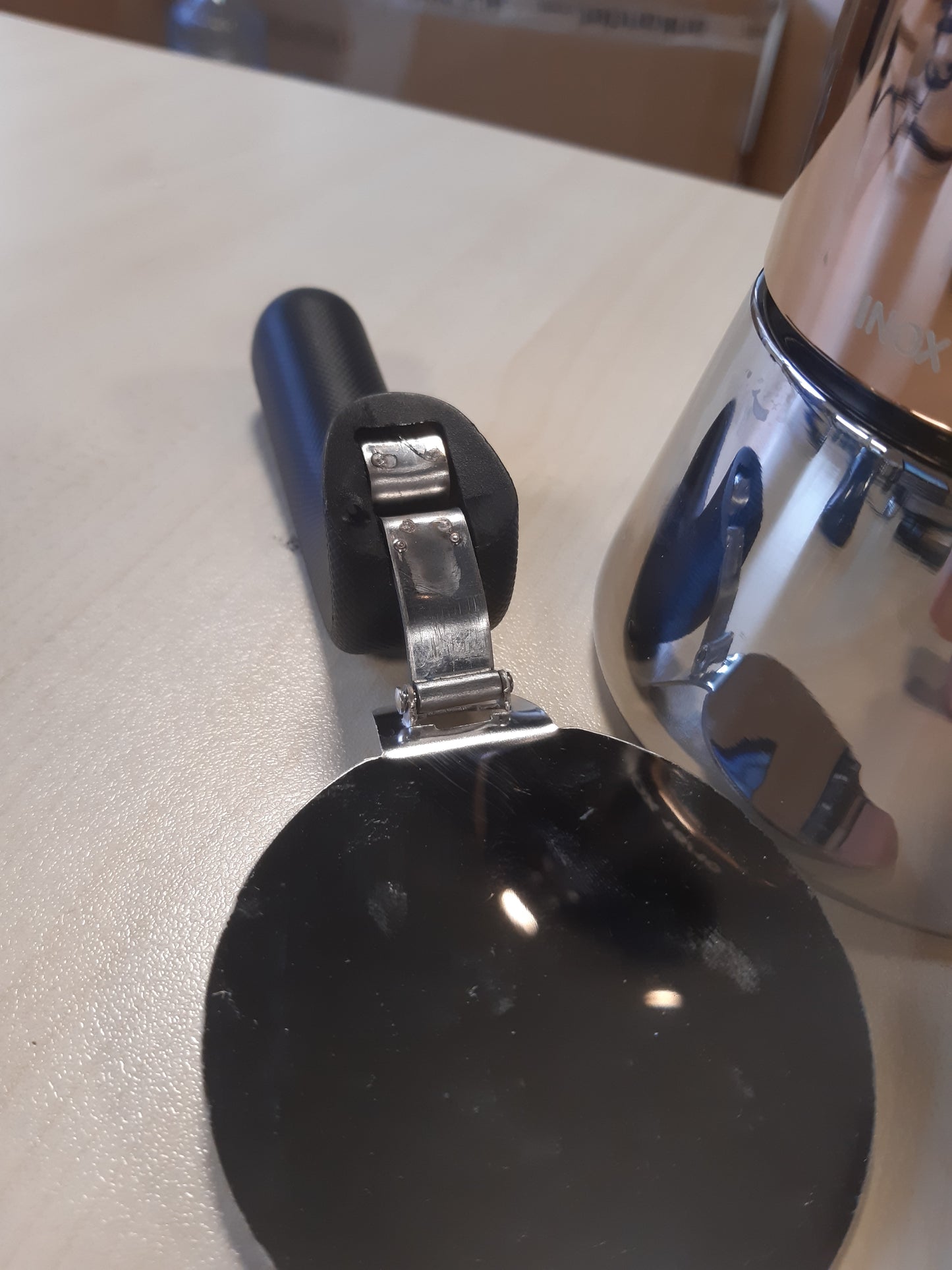 245591 - BIALETTI Makinë kafeje New Venus, 6 gota (235 ml), dorezë kundër djegies, çelik inox, bronz, jo e përshtatshme për soba me induksion
