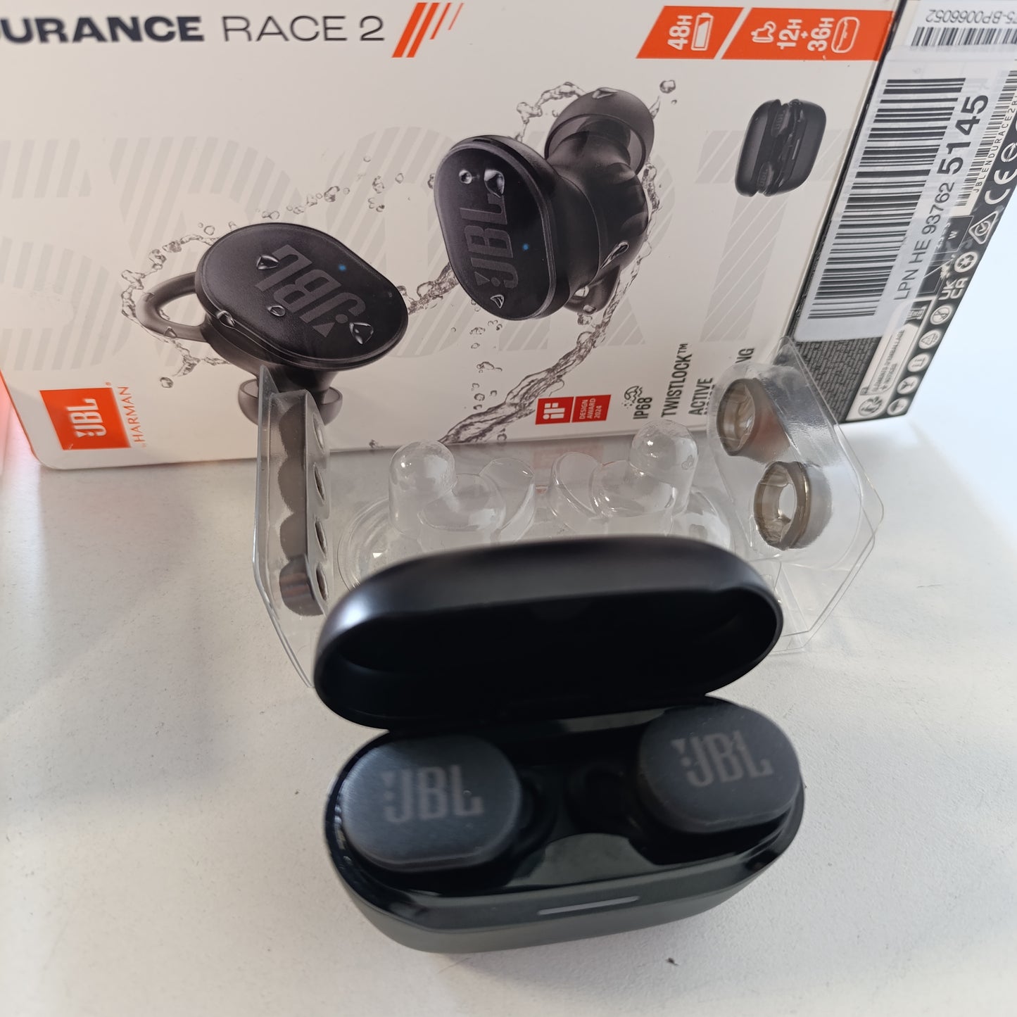 267825 - JBL Kufje Endurance Race 2, Bluetooth True Wireless në Vesh, Jetëgjatësi baterie 48 orë, Rezistente ndaj pluhurit dhe ujit IP68, Anulim zhurmash, Tinguj JBL Pure Bass, Teknologji Smart Ambient, Modaliteti Sport, E zezë