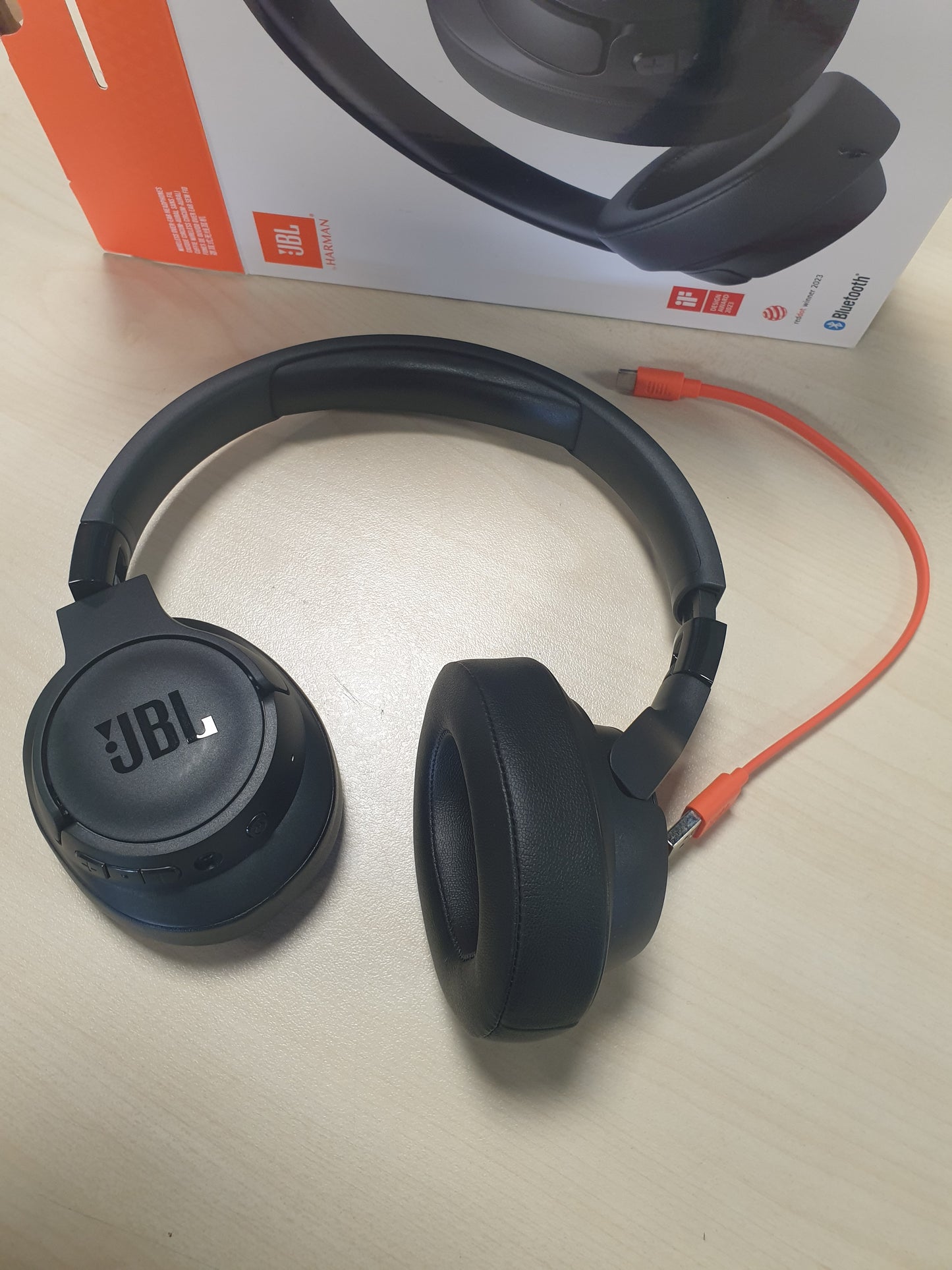 267789 - JBL TUNE 720BT, kufje pa tel në vesh, ngjyrë e zezë, JBL Pure Bass, Bluetooth 5.3, thirrje pa duar, kabllo audio, 76 orë jetëgjatësi baterie