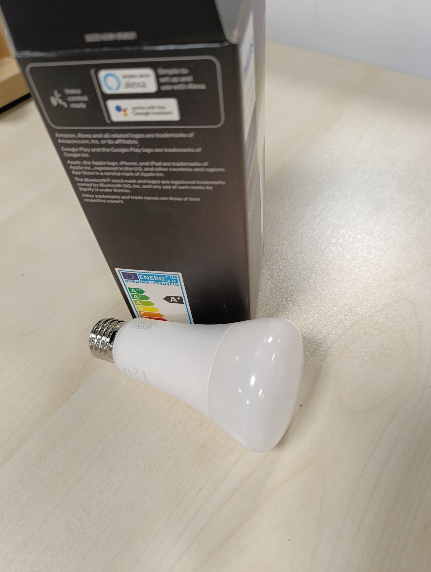 261198 - PHILIPS HUE White E27, pako e vetme, 1600lm, dritë e bardhë e ngrohtë, e errësueshme, kontroll nëpërmjet aplikacionit, pajtueshme me Amazon Alexa