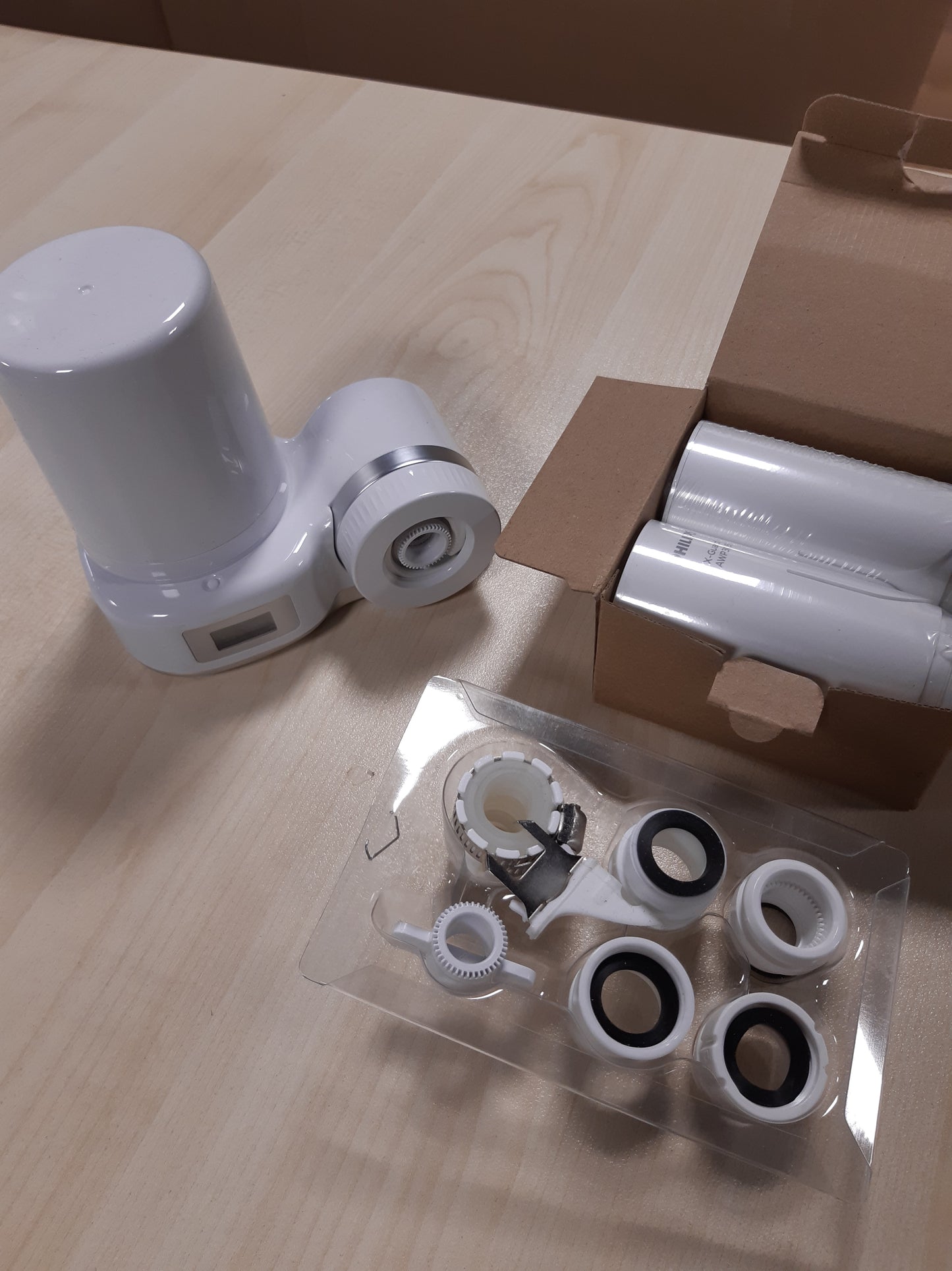 177032 - PHILIPS Filtër Uji AWP3705P3/10 me Mikrofiltrim dhe Ekran Dixhital, 3 Fishekë Zëvendësues, Kapacitet Filtrimi 1000 L