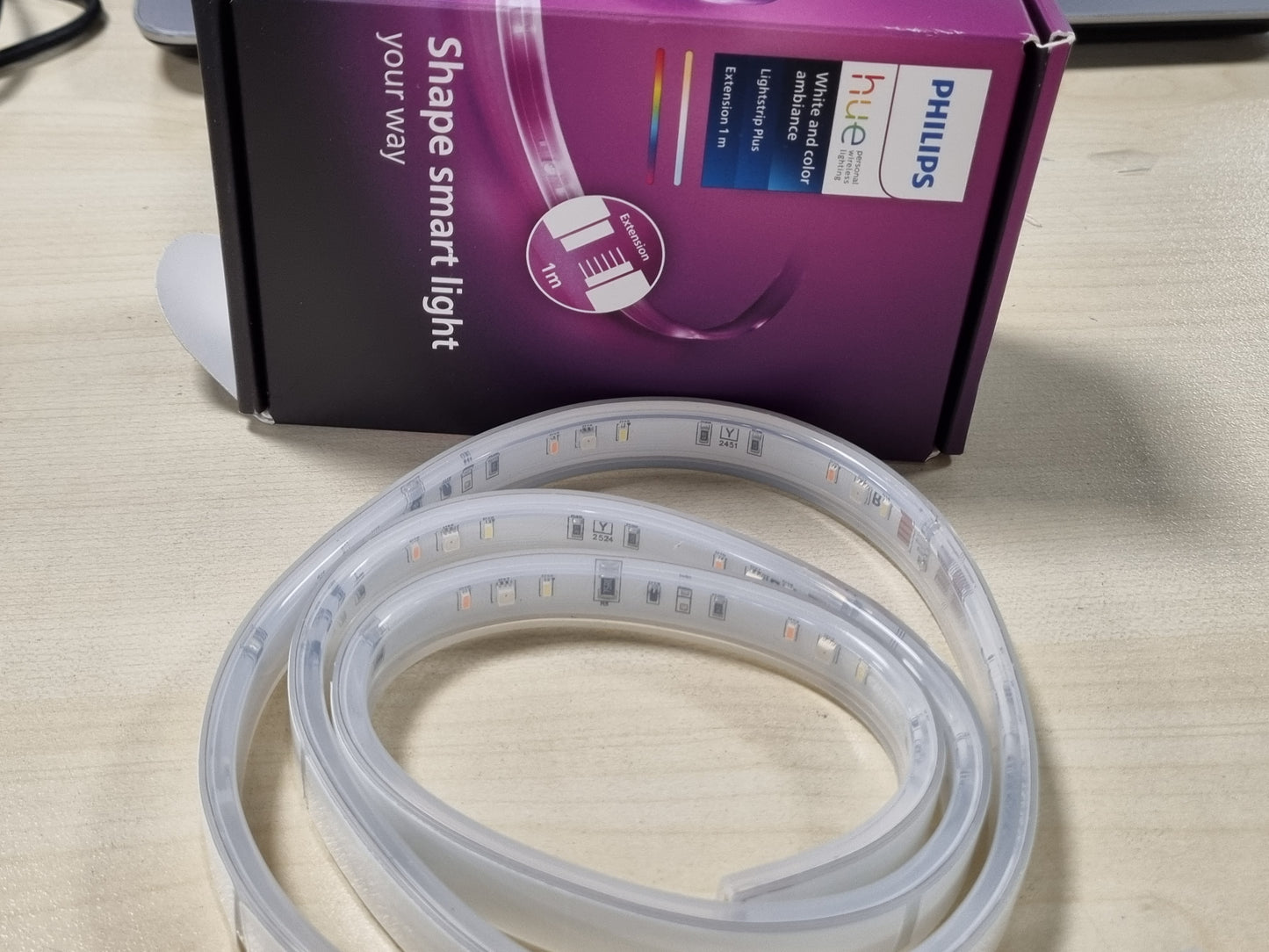 215196 - PHILIPS Hue White & Color Ambiance Lightstrip Plus Extension (1 m), shirit LED i errësueshëm
