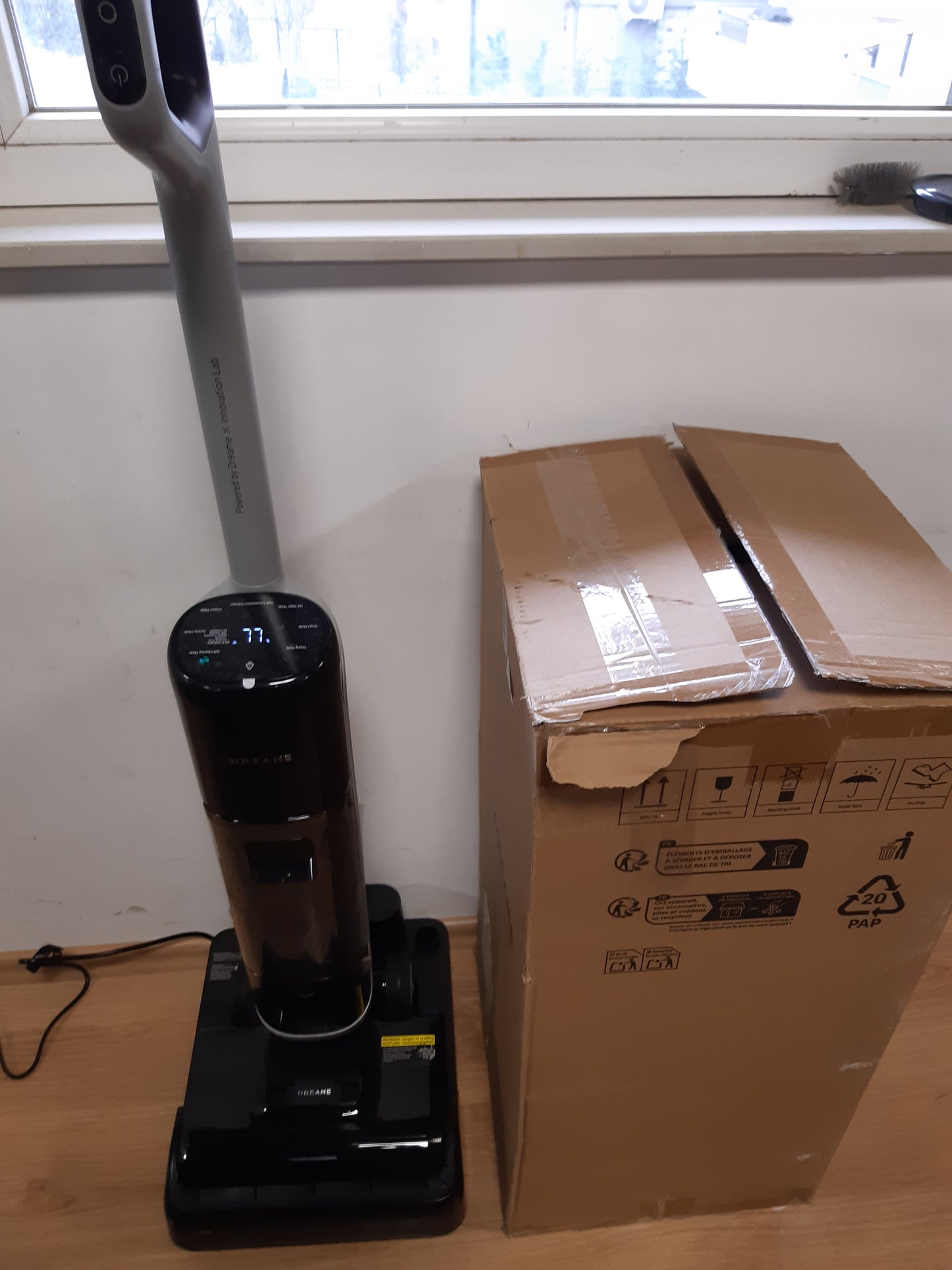 144015 - DREAME H15 Pro - Pastrues Dyshemeje me Nxehtësi, Thithje 22,000 Pa, Krah Robotik AI, Furçë me Larje deri në 100°C, Tharje 5 Minutash në 90°C, Navigim dhe Aplikacion, RGB