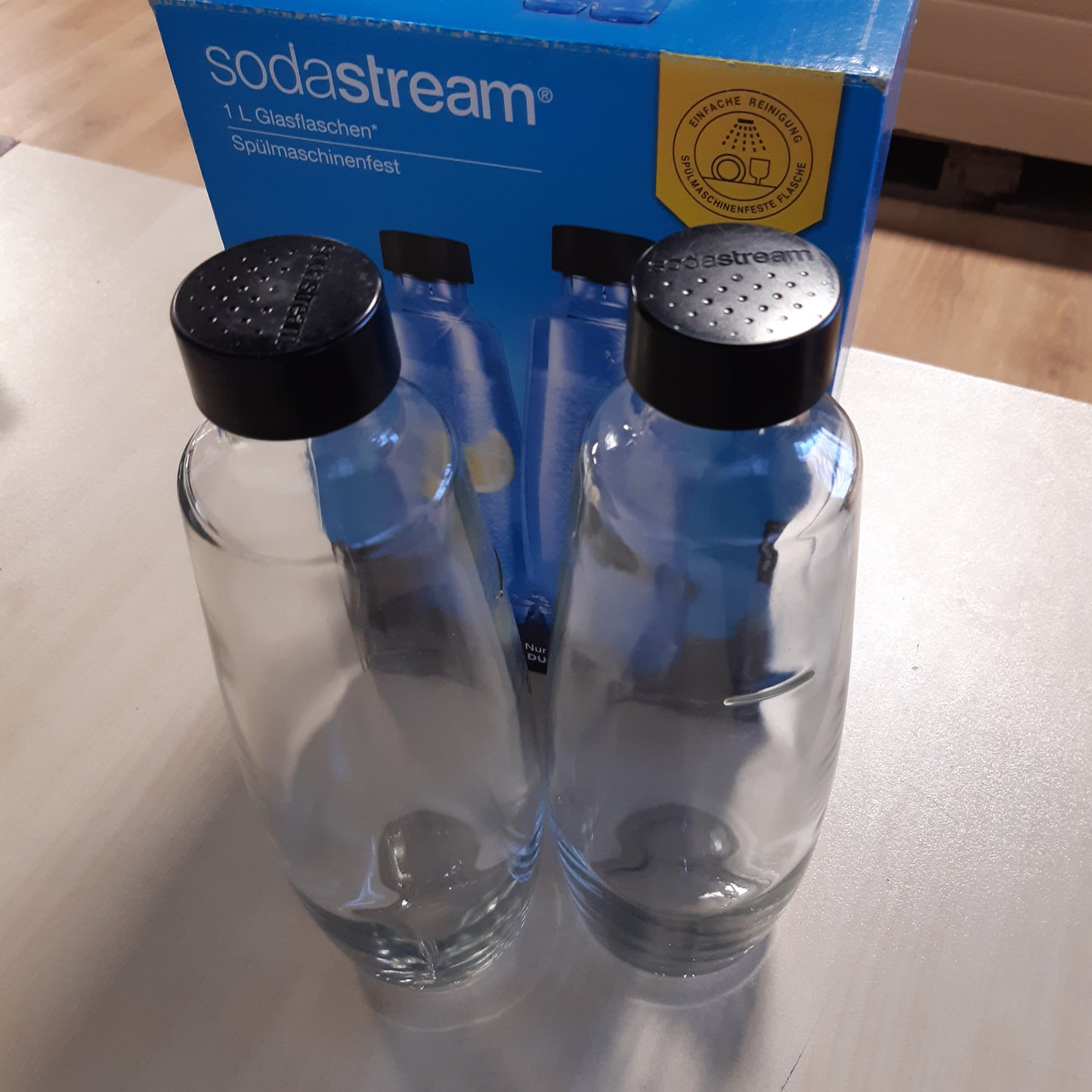 227677 - SODASTREAM Pako dyshe me karafeta qelqi 1L DUO, Shishe të përshtatshme për lavastovilje, E përputhshme me makinat e ujit të gazuar DUO dhe E-DUO