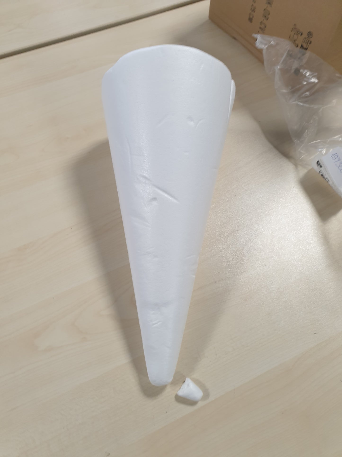 197305 - MCE POLISTIRENI A32181, e Bardhë, Diametri: 18cm, Lartësia: 40cm