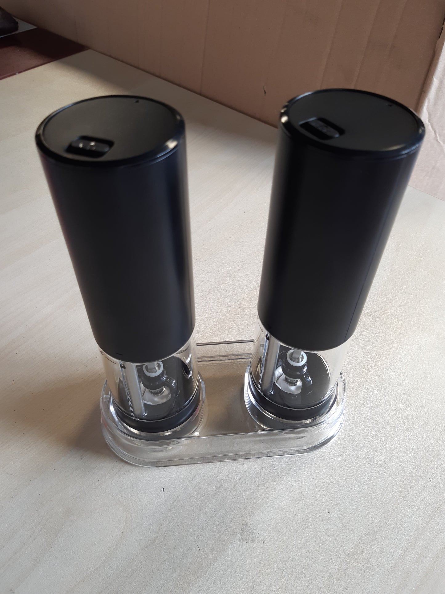 219933 - MULLI ELEKTRIK PËR PIPER PAISHENKEJI: SET MULLIRI ELEKTRIK PËR KRIPË DHE PIPER ME BAZË, MULLI ELEKTRIK AUTOMATIK PËR ERËZA ME DRITË LED TË BARDHË DHE MADHËSI TË RREGULLUESHME TË BLUARJES