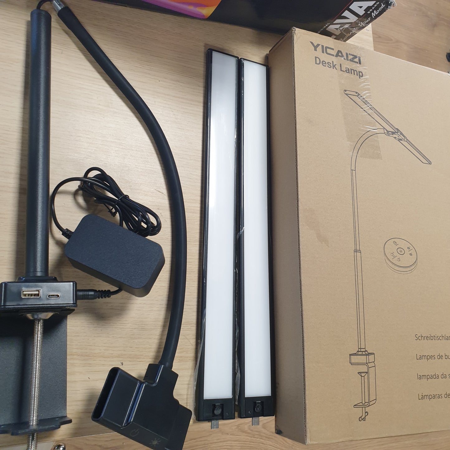 226358 - YICAIZI Llambë Tavoline LED 24W me Telekomandë, Fleksibël 1500LM, 80CM, me Kapëse, Dritë Leximi, Portë Karikimi USB për Studimin, Zyrë, E Zezë
