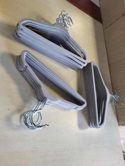 210284 - UTOPIA HOME - Varëse rrobash prej kadifeje për fëmijë, 27.9 cm, (set prej 50 copë), të forta - nuk rrëshqasin, të grija