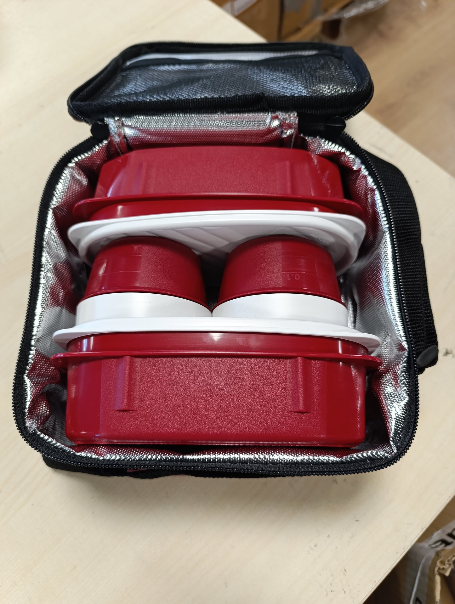 214135 - Çantë Dreke Tatay e Izoluar dhe e Rezistueshme nga Uji - Urban Food Casual 3L | 4 Kuti Dreke: 2 x 0.5L + 2 x 0.2L | Izolim me Tre Shtresa | Trup Gjysmë i Ngurtë | Xhep i Brendshëm | 22.5 x 10 x 22 cm, Ngjyrë Burgundy