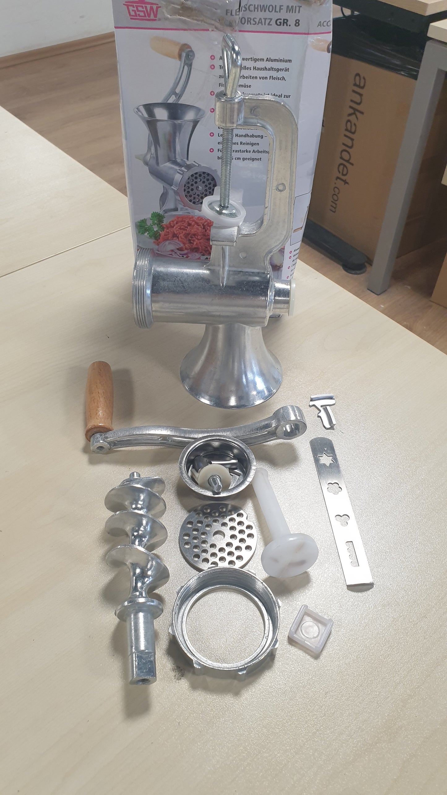205840 - GSW - Mulli mishi Nr. 8, me Bluarje prej Çeliku Inox dhe Aksesorë Brumi dhe Shtytëse, Materiali Alumini, Ngjyra Argjendi