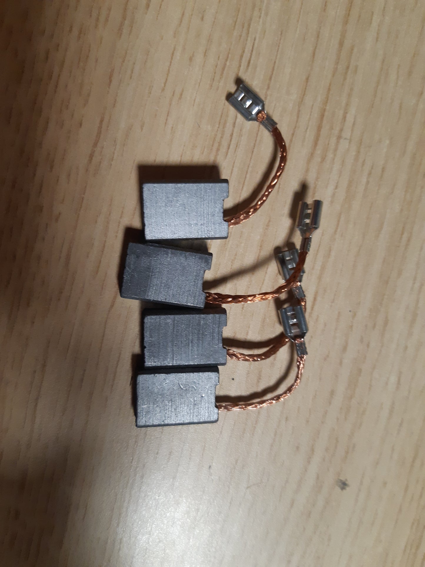 141678 - 402874-07 Furça prerëse për gur bluarës këndor, furçë karboni, e përputhshme me veglat elektrike DeWalt DW840, motor për gur bluarës këndor, paketë me 4 copë.
