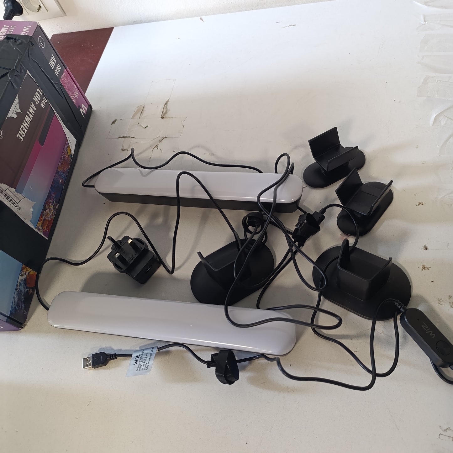 213259 - WIZ Shirita Dritash me Gradient - RGBIC Shfaq Ngjyra të Shumëfishta - Vendosje e Gjithanshme - Lidhet me Wi-Fi - Kontroll me Aplikacion/Zër
