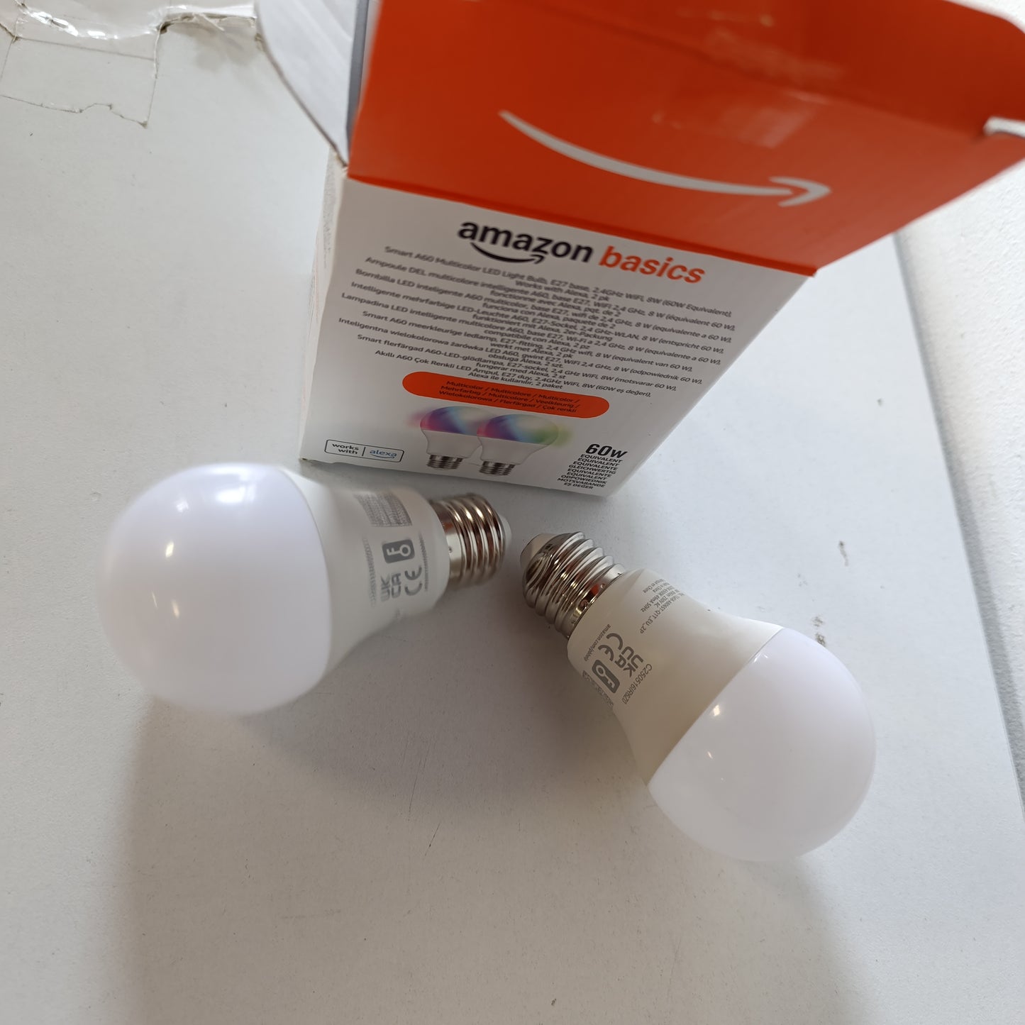 185284 - AMAZON BASICS Llambë LED Inteligjente, Shumëngjyrëshe, Me Prizë E27, 8W (Ekuivalent me 60W), Funksionon Vetëm Me Alexa, Pako prej 2