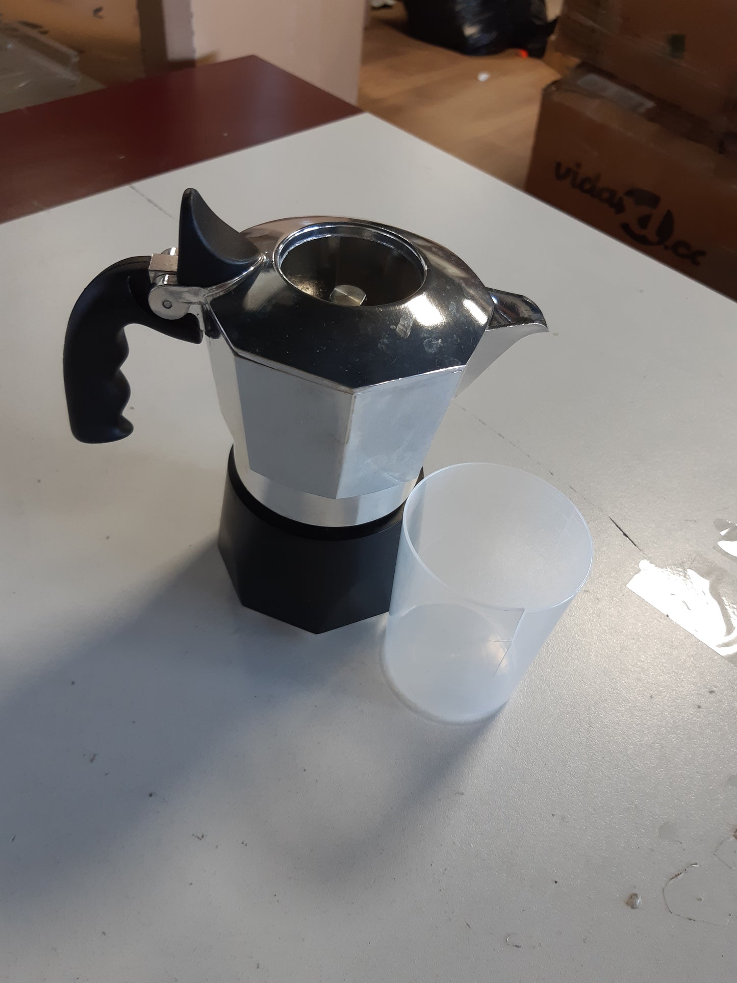 187597 - BIALETTI Aparat Kafeje New Brikka 2023, Kapacitet 2 Filxhanë, Espresso Kremoz, Jo i Përshtatshëm për Soba me Induksion, Dorezë Kundër Djegies, Material Alumini, Dizajn Elegant