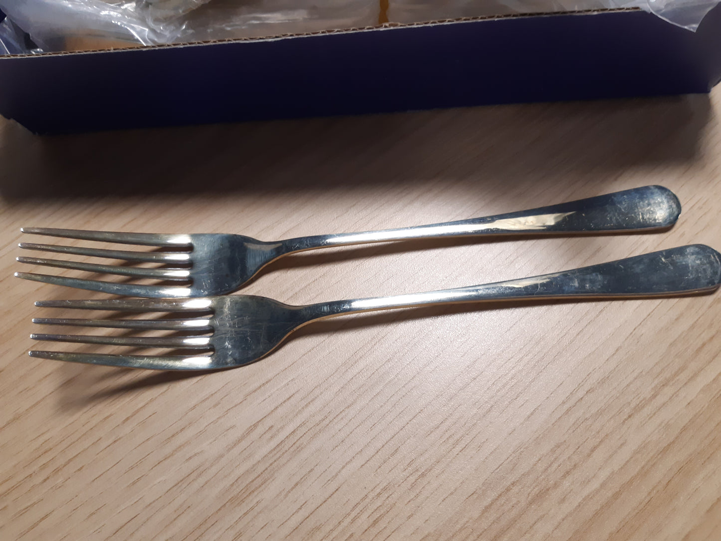 177925 - TARGZIER Set Takëmesh për 6 Persona, Enë Tavoline prej Çeliku Inox, 30 Pjesë, Ngjyrë Ari Shampanje, Përfshin Thikë, Pirun dhe Lugë, Me Shkëlqim të Lartë, e Lëmuar, Mund të Lajet në Lavastovilje