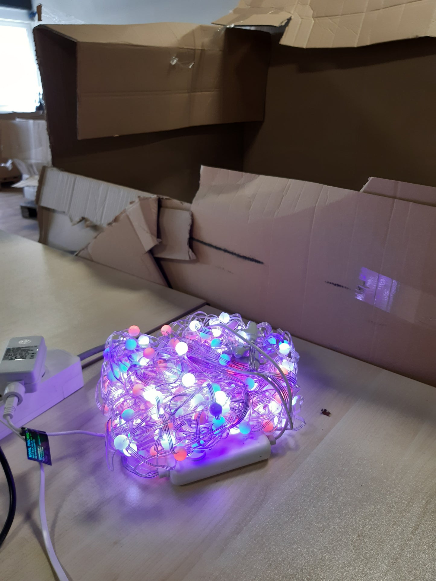 177080 - TWINKLY Drita me Rrjetë LED, Fleksibël, 260 LED RGB, Përdorim Brendshëm dhe Jashtëm, Pajtueshëm me Alexa dhe Google Home, IP44, Kontroll Nga Aplikacioni, Kabllë Transparente, Madhësia: 1.2m x 1.9m