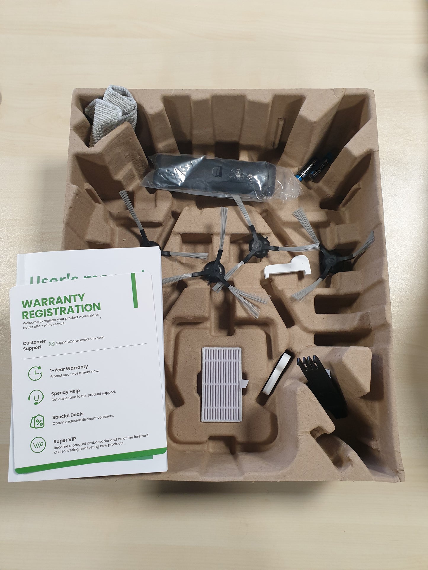 135026 - VEXILAR Fshesë Robotike me Korrent, e Hollë, e Qetë, Karikim Automatik, Kohë Funksionimi 100 Min., Planifikim Pastrimi, Kontrollim me Aplikacion/Zë/Telekomandë, Ideale për Dysheme të Forta dhe Qilima (Mesatare)