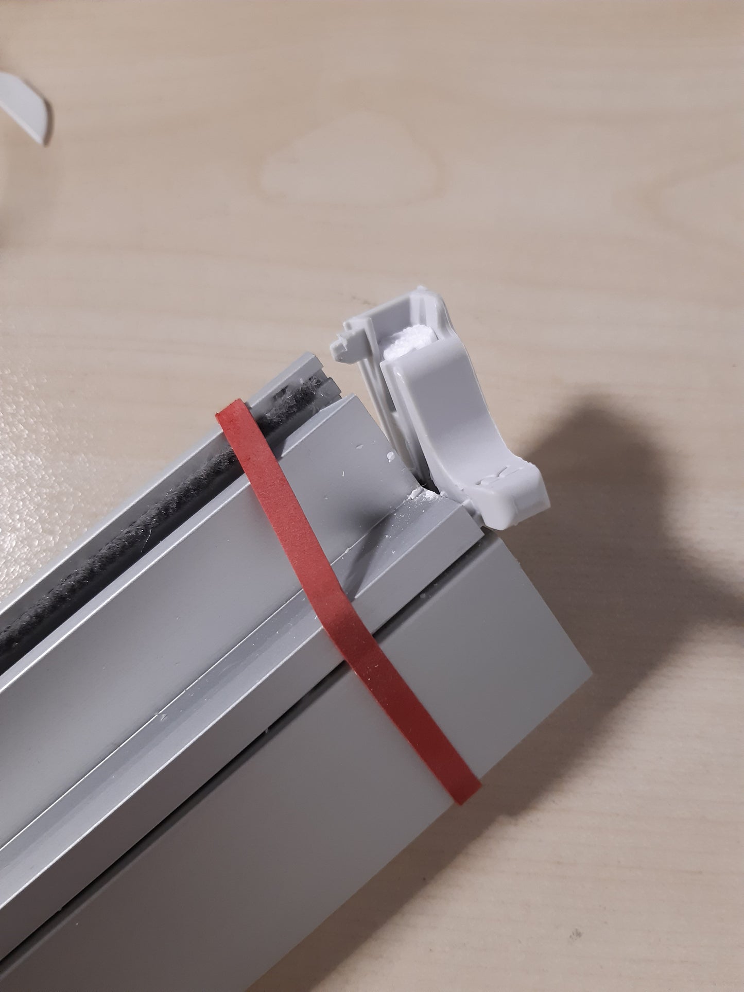 175011 - ROTO Perde Ruluese Origjinale ZRV, Errësim pothuajse i Plotë, Shinë Udhëzuese Argjendi, Për Dritare Çatie, Seritë Designo R6/R8, i8 dhe Classic 64/84, Madhësia 134/140 | 13/14, Ngjyra e Pëlhurës e Bardhë