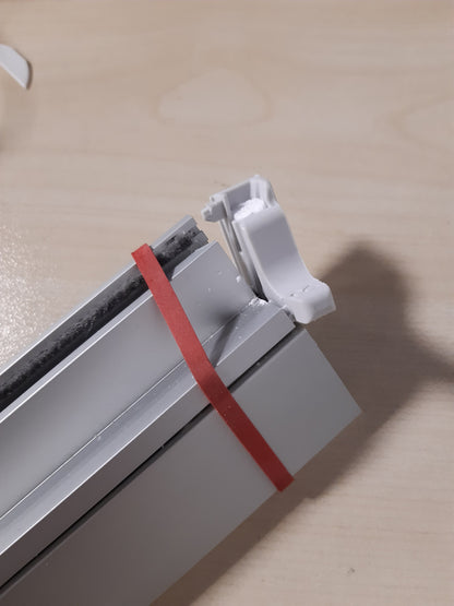 175011 - ROTO Perde Ruluese Origjinale ZRV, Errësim pothuajse i Plotë, Shinë Udhëzuese Argjendi, Për Dritare Çatie, Seritë Designo R6/R8, i8 dhe Classic 64/84, Madhësia 134/140 | 13/14, Ngjyra e Pëlhurës e Bardhë