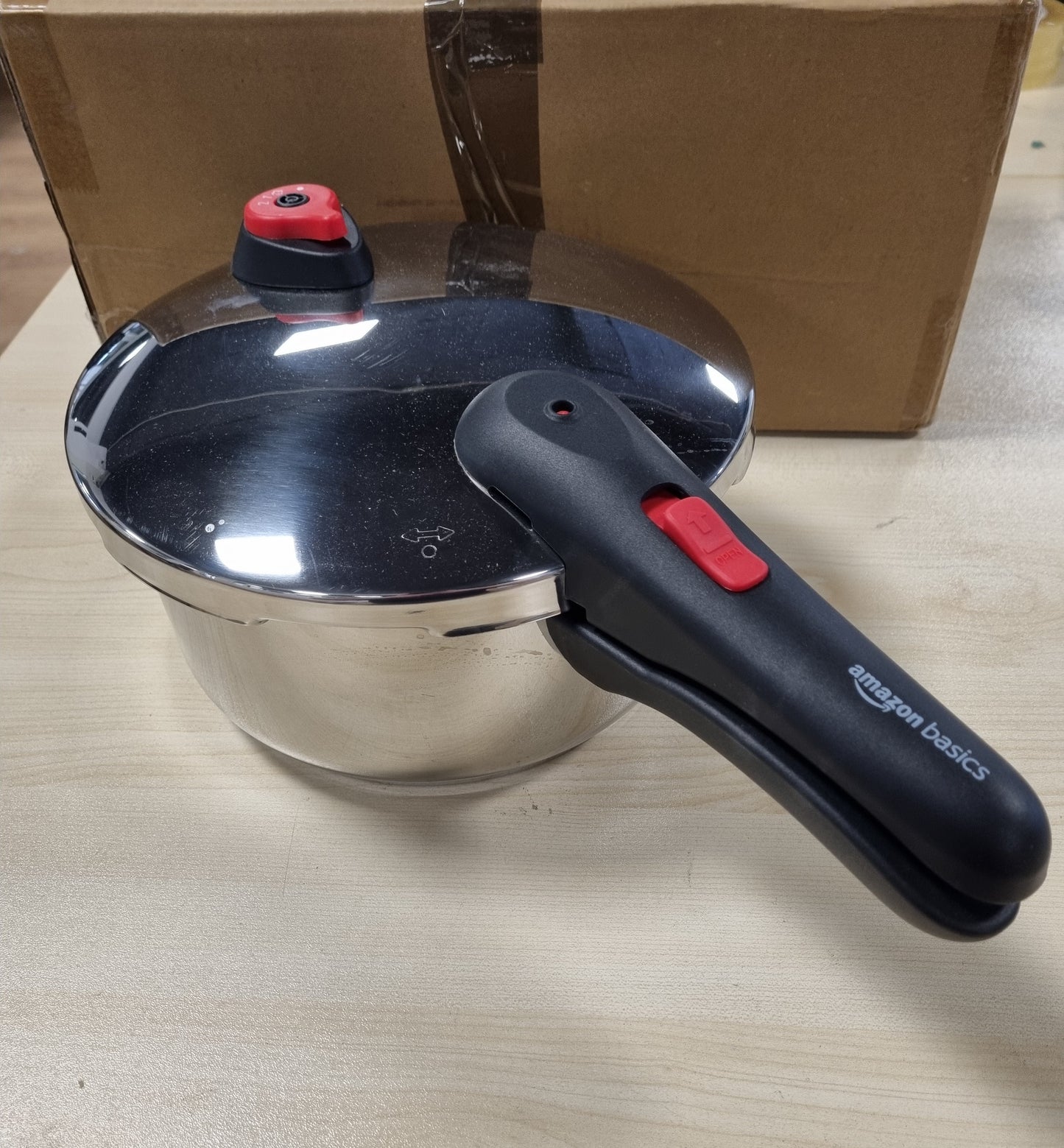 167440 - AMAZON BASICS Tenxhere me Presion prej Çeliku Inox për Induksion - Kapaciteti 4L