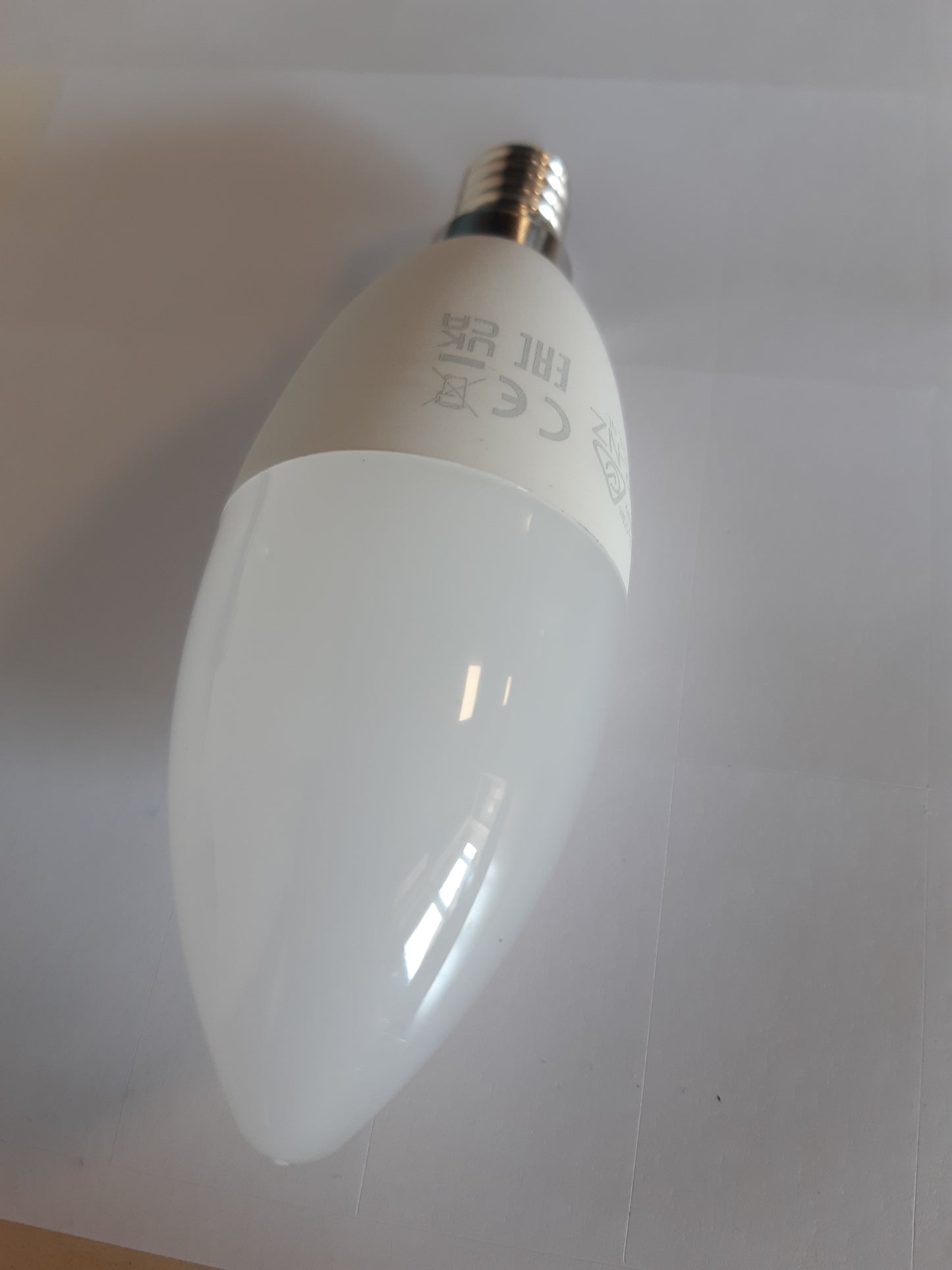 197883 - WIZ - Llambë LED inteligjente me ngjyra, flake E14, ekuivalente me 40W, me sensor lëvizjeje, Wi-Fi, kontroll zanor, përdorues me aplikacion, compatible me Alexa, Asistentin Google dhe Apple HomeKit