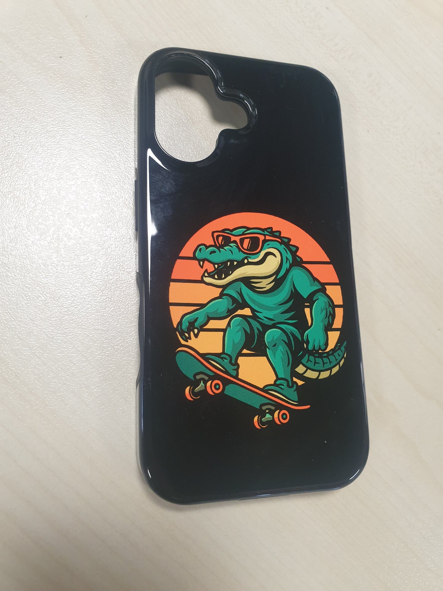 266758 - Mbështjellëse Retro Humoristike me Skateboard me Krokodil Qesharake për iPhone 16