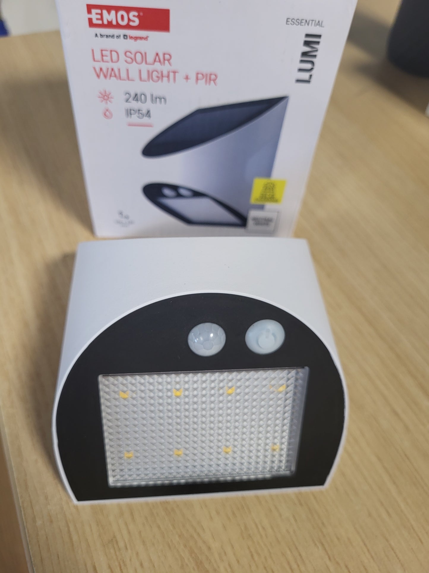 216238 - EMOS Llambë Diellore LED LUMI për Përdorim të Jashtëm me Sensor Lëvizjeje, 2 Modalitete Drite, Shkëlqim Maksimal 240lm