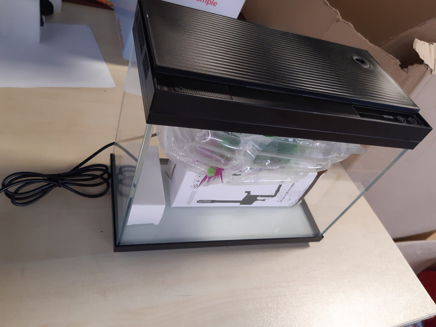 208173 - VEHIPA - Akuariume Qelqi 9L, me Lagështues Inteligjent, Tregues Temperature, Sistem Filtrimi i Heshtur 3-në-1, Ndriçim me 7 Ngjyra