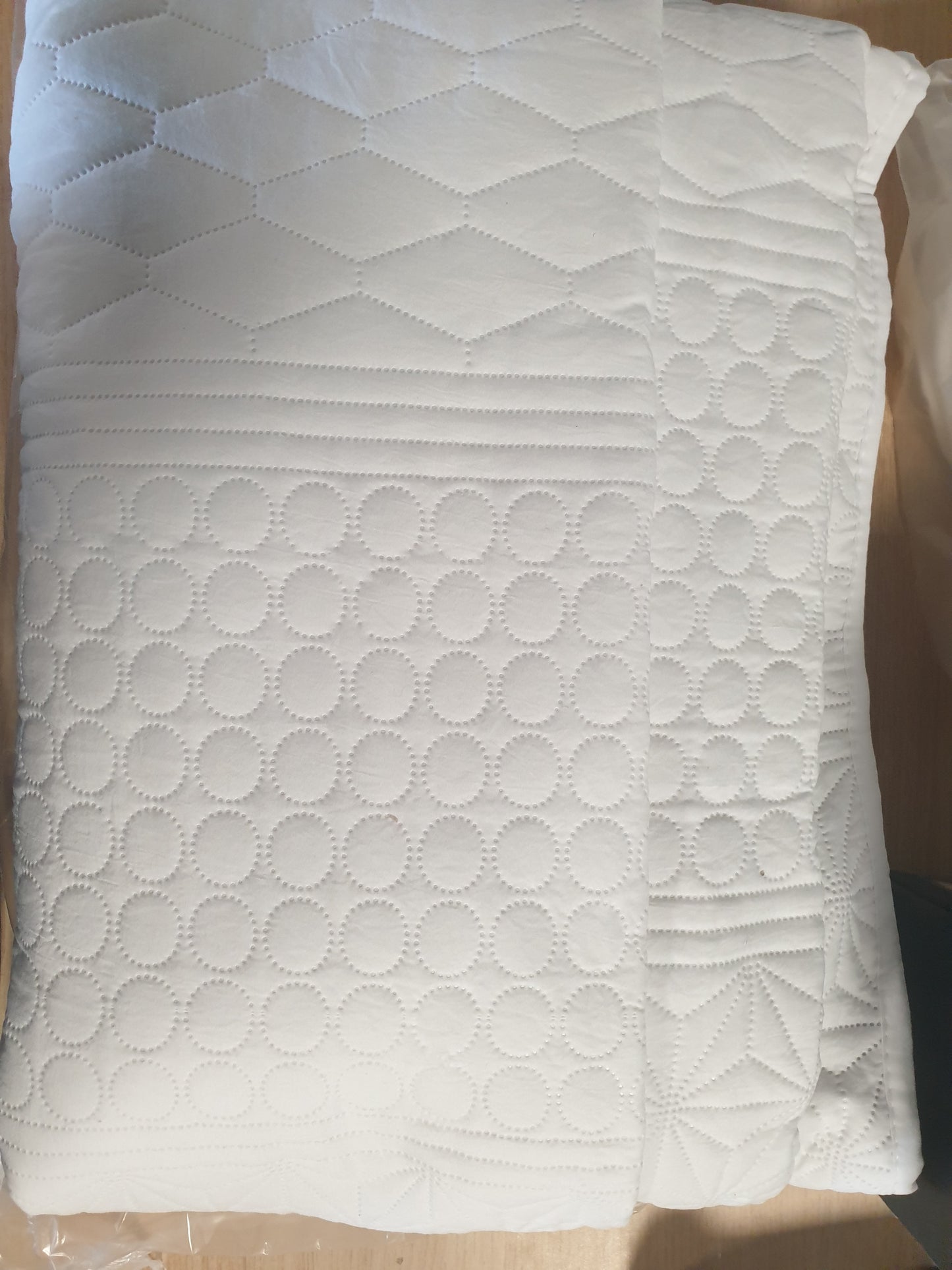 214670 - HOMELEVEL Mbulesë shtrati dhe divani, Mbulesë batanijeje XXL (220cm x 240cm, me motive të bardha)