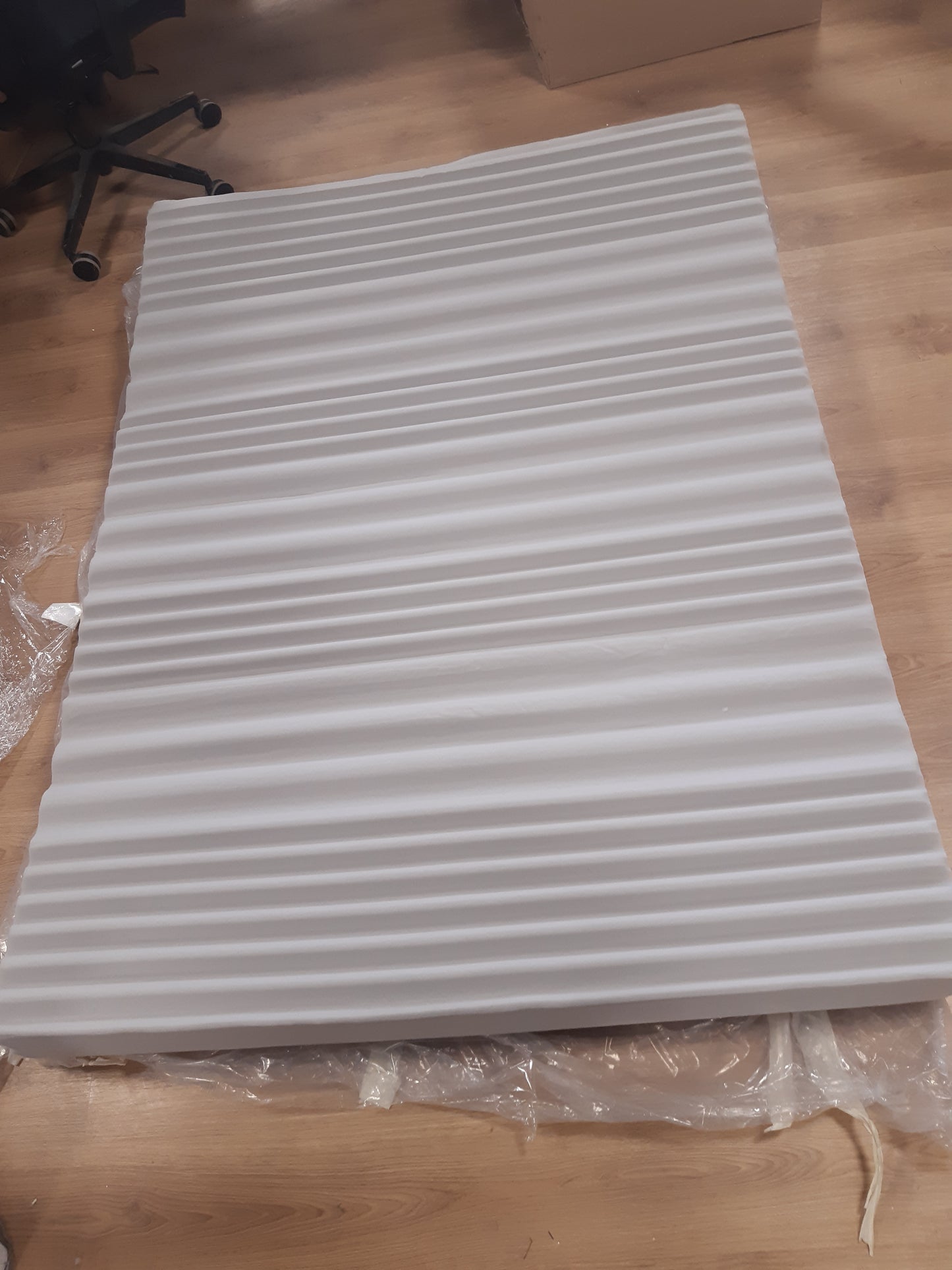 159472 - NOVILLA Dyshek Dimenzion 140x190cm, Lartësi 16cm, Dyshek Dyfishtë me Shkumë të Ftohtë, Komoditet në 7 Zona dhe Shkumë e Butë Miqësore me Lëkurën, E Ajrosur dhe e Freskët