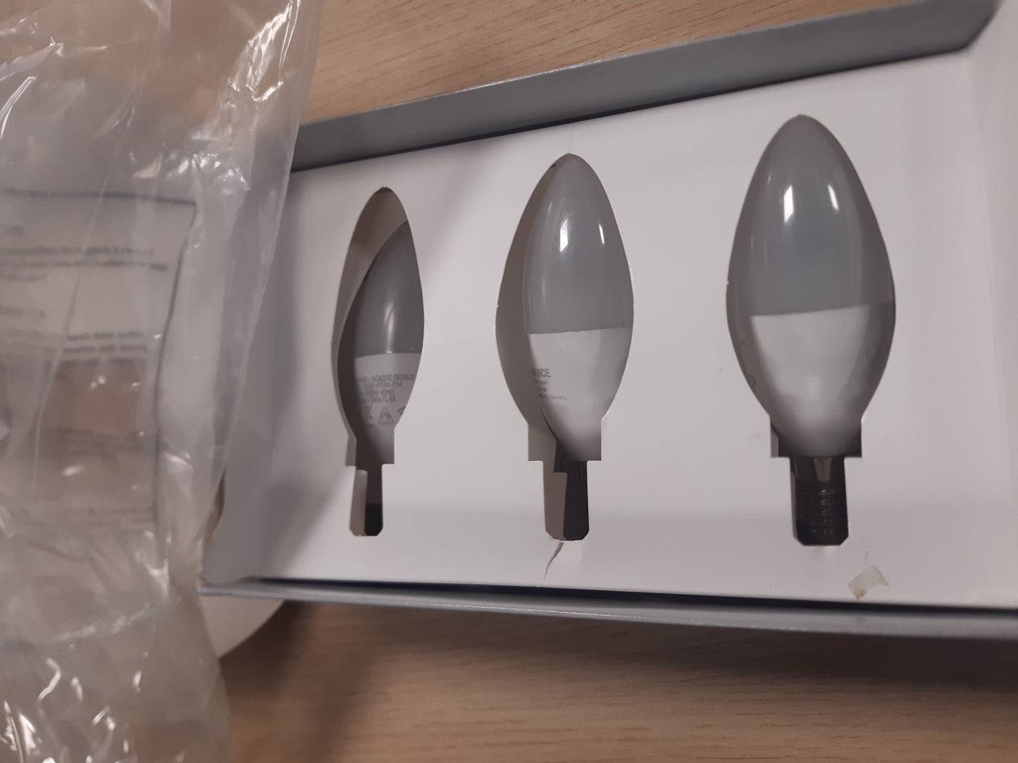 121583 - LEDVANCE LED Llambë Inteligjente me Teknologji WiFi, Bazë E14 Optike Matt, Ngjyra RGBW të Ndryshueshme, 470 Lm, Ngjyrë Drite e Ndryshueshme 2700K-6500K, Paketim me 3 Çupa